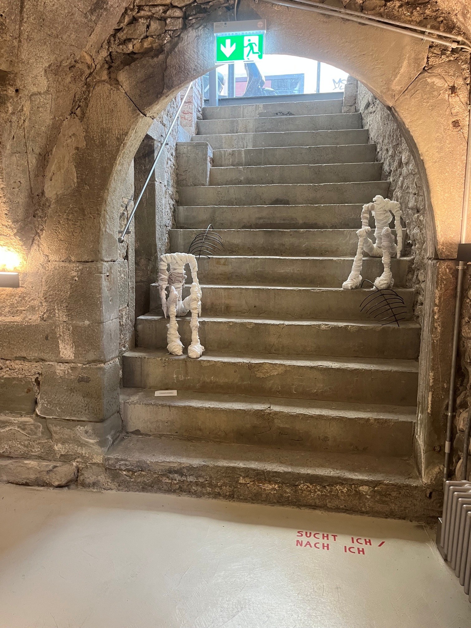 Treppenabgang mit Rundbogen in den Gewölbekeller des Kulturzentrums am Münster